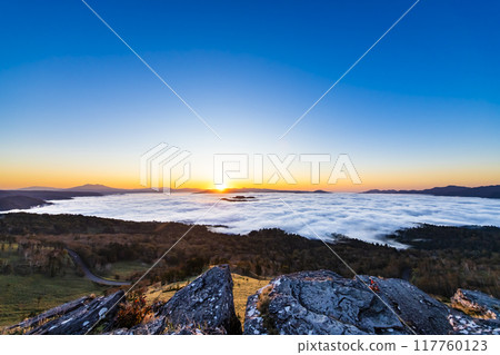 Lake Kussharo in the early morning as seen from Bihoro Pass, Hokkaido 117760123