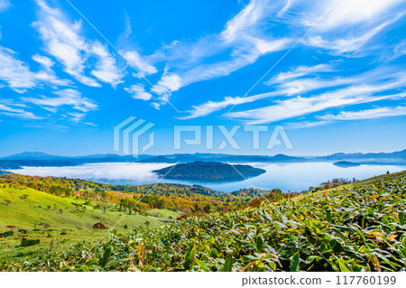 從北海道美幌堯看到的有霧的屈斜路湖 117760199