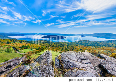 從北海道美幌堯看到的有霧的屈斜路湖 117760201