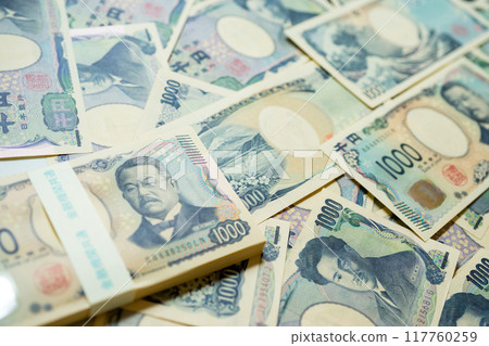 2024 年新版 1000 日元紙幣與舊版 1000 日元紙幣混裝 117760259