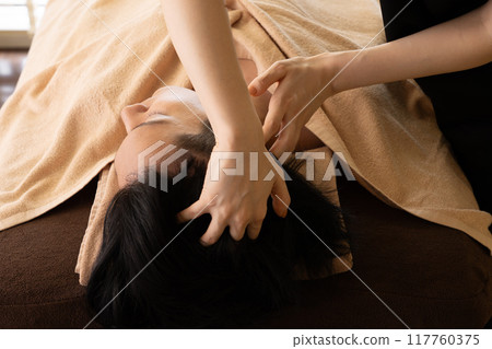 Men's beauty salon Dry head spa treatment Men's beauty salon Dry head spa treatment 117760375