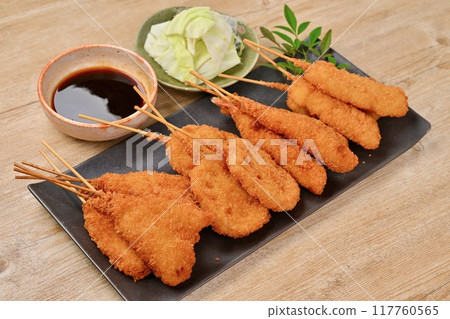 炸串、炸串、炸串、鄉土料理、大阪、接吻、蓮藕、蝦子、魷魚、醬汁 117760565