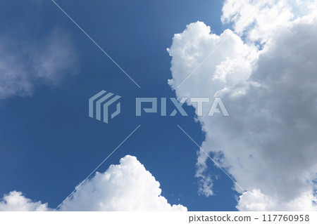 夏天藍天和雲彩 夏天藍天和雲彩 117760958