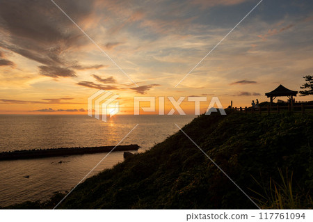 新潟縣柏崎市椎矢花夕陽之丘公園、日本海日落 新潟縣柏崎市椎矢花夕陽之丘公園、日本海日落 117761094