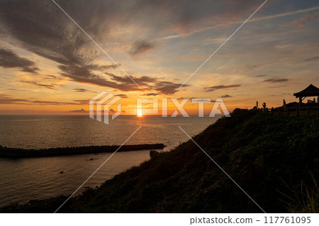 新潟縣柏崎市椎矢花夕陽之丘公園、日本海日落 117761095