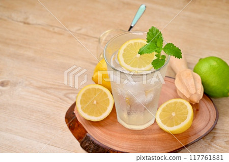 檸檬南瓜、檸檬水、檸檬碳酸水、飲料。 117761881