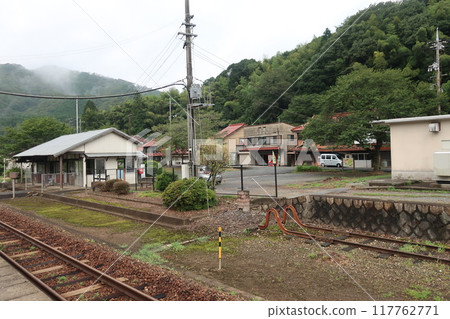 東目站未使用的側軌月台和車站大樓 117762771