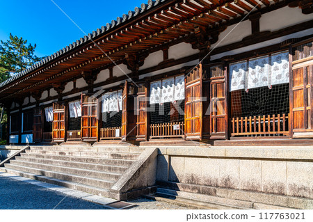 [Nara Prefecture] The lecture hall of Toshodaiji Temple under a refreshing blue sky 117763021