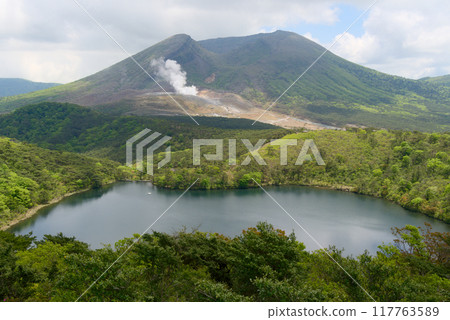 從白鳥山眺望白紫池和唐國山 從白鳥山眺望白紫池和唐國山 117763589