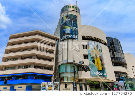 澀谷區，東京神宮前十字路口 Laforet 原宿的城市景觀 117764270