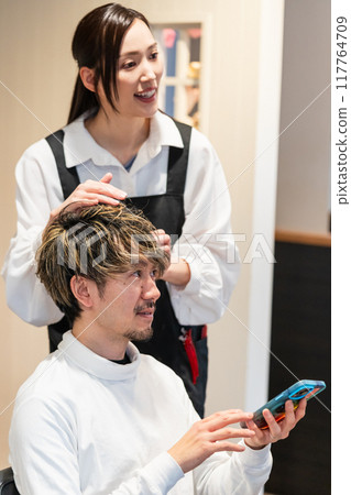 理髮師 美髮師 美女藝術家 117764709