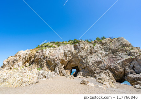 Hinode Stone Gate, Kishi Stone Gate The ocean floor moved 200 million years ago due to the Pacific Plate. The undulating folds and faults are a record of past movements. 117766846