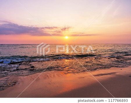 Beautiful evening view of Tokeshi Beach, Yomitan Village, Okinawa Prefecture Beautiful evening view of Tokeshi Beach, Yomitan Village, Okinawa Prefecture 117766893