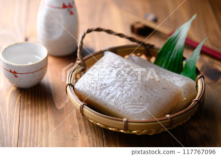 Konjac (wood grain background) Konjac (wood grain background) 117767096