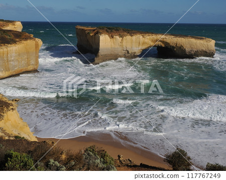 London Bridge Rock Surroundings Victoria, Australia London Bridge Rock Surroundings Victoria, Australia 117767249