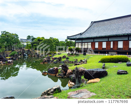 Nijo Castle under the rain in Kyoto, Japan Nijo Castle under the rain in Kyoto, Japan 117767698