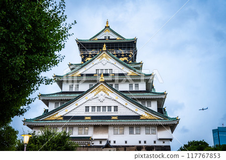 Views of Osaka Castle in evening in Japan  117767853