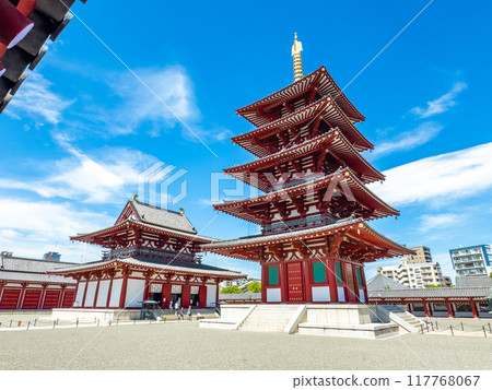 Shitennoji temple in Osaka, Japan 117768067