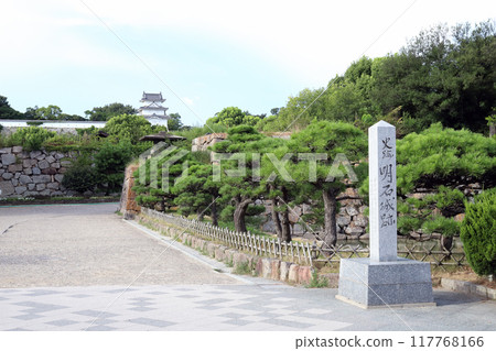 Akashi Castle Ruins in Summer (Akashi City, Hyogo Prefecture) Akashi Castle Ruins in Summer (Akashi City, Hyogo Prefecture) 117768166