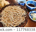 冷日本蕎麥麵放在濾鍋中 117768338
