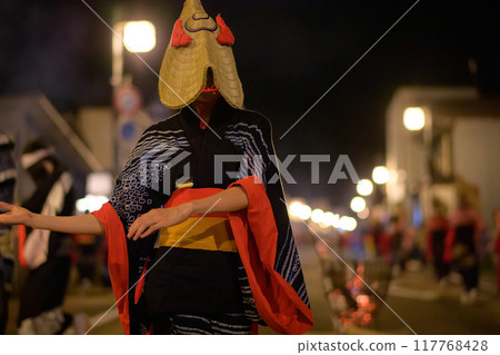A woman dancing in an indigo-dyed yukata and straw hat at the Nishimonai Bon Odori Festival in Akita Prefecture, 2024 A woman dancing in an indigo-dyed yukata and straw hat at the Nishimonai Bon Odori Festival in Akita Prefecture, 2024 117768428