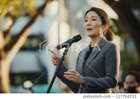 女政客的街頭演講 117768721