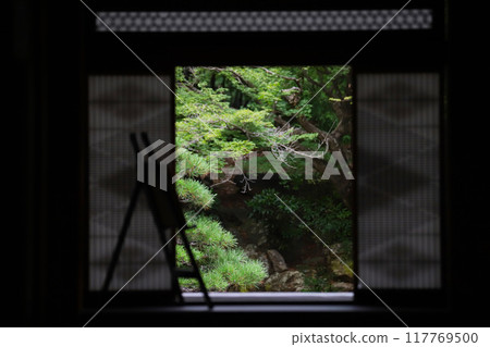 Yamanashi: The garden of Erinji Temple shines in silence, a soothing landscape 117769500