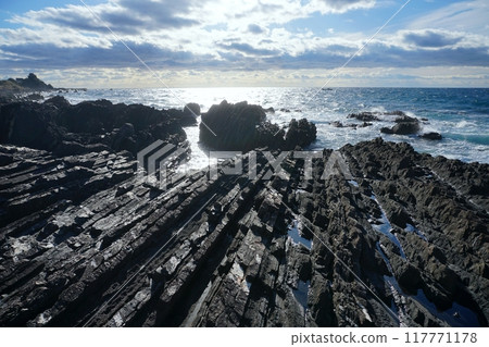 以太平洋地平線為背景的室戶聯合國教科文組織世界地質公園黑見海岸遺址風景Ver2 以太平洋地平線為背景的室戶聯合國教科文組織世界地質公園黑見海岸遺址風景Ver2 117771178
