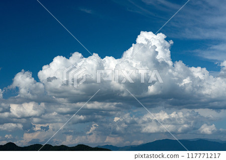 仲夏天空有雲的圖像 117771217