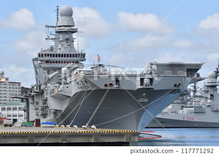 義大利海軍輕型航空母艦加富爾號 117771292