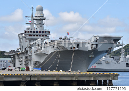 義大利海軍輕型航空母艦加富爾號 117771293