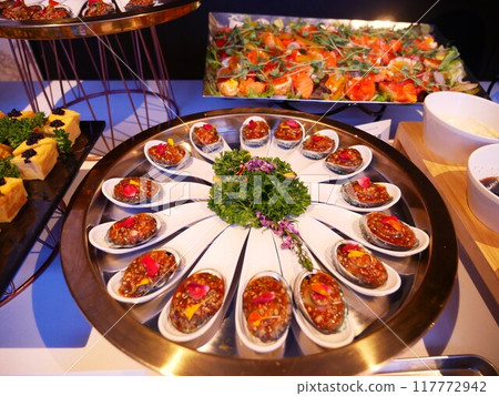 Abalone at buffet 01 117772942