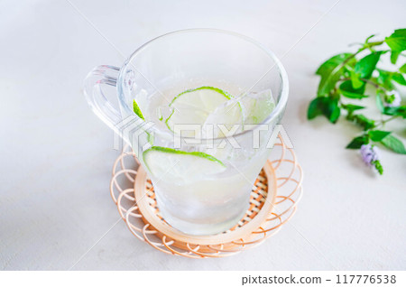 Carbonated water with lime 117776538