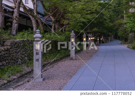 Japan, Fukuroi City, Shizuoka Prefecture, one of the three mountains of Enshu, Hodasan Son'eiji Temple grounds at dusk 117778052