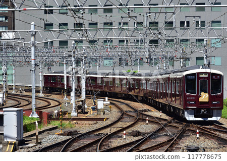 阪急京都線 2300 系列抵達大阪梅田 117778675