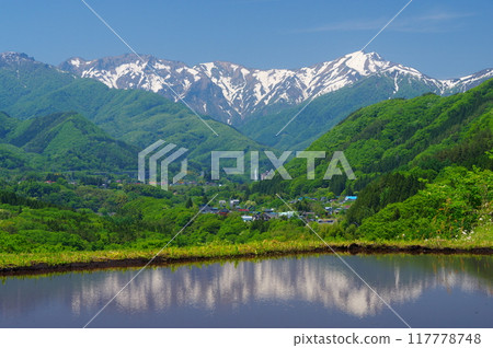 從水上町上牧看到初夏的谷川山脈 117778748