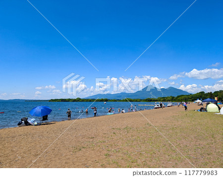 Mount Bandai seen across Lake Inawashiro from Shidahama in Inawashiro Town, Fukushima Prefecture 117779983