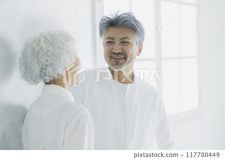 一對白髮 一對白髮 117780449