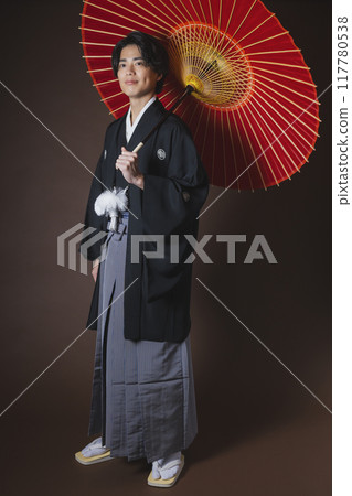 穿著鳳頭袴的年輕人 穿著鳳頭袴的年輕人 117780538