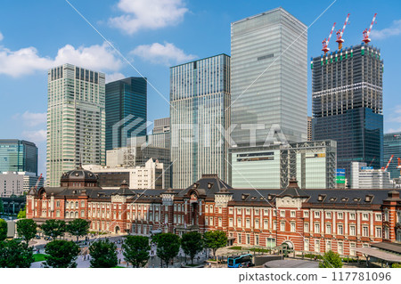 [Tokyo] In front of Tokyo Station, a clear summer sky 117781096