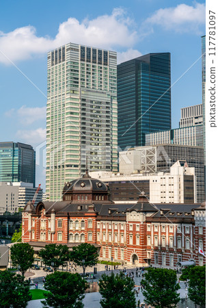 [Tokyo] In front of Tokyo Station, a clear summer sky 117781097