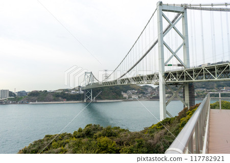橫跨海峽的關門大橋 117782921