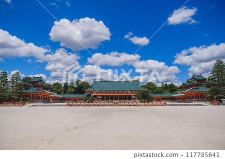 [Kyoto] Heian Shrine, where you can experience the atmosphere of good old Japan, and the clear blue sky 117785641