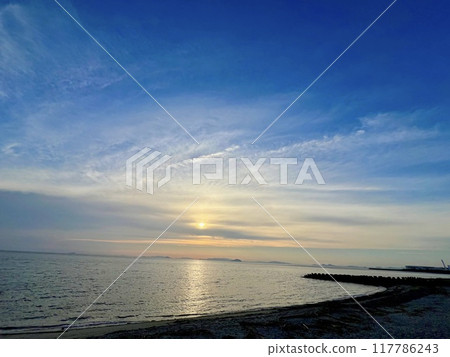 愛媛郡伊予田市鹽谷海灘的日落 愛媛郡伊予田市鹽谷海灘的日落 117786243
