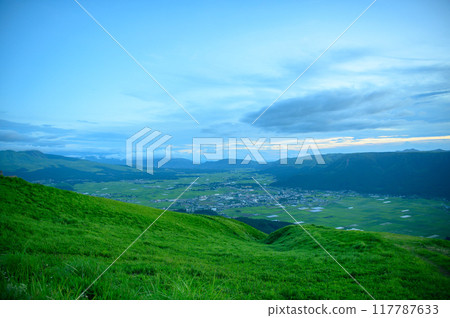 Kumamoto Aso Daikanbou dusk twilight 117787633