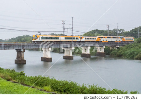 [Yamada Line] Limited express train crossing the rainy Kushida River 117790262