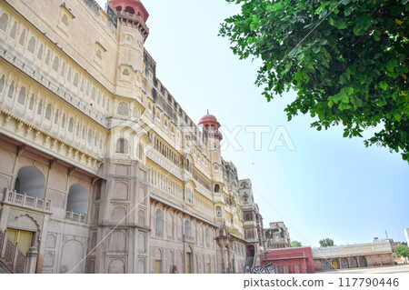 Junagarh Fort in Bikaner with havelis, windows and touristy red facades Junagarh Fort in Bikaner with havelis, windows and touristy red facades 117790446