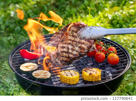 freshly grilled beef steak 117790641