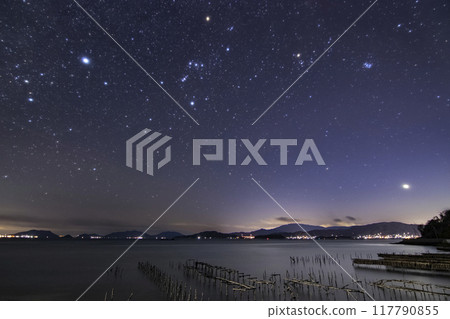 Winter starry scenery in Setouchi: Orion constellation tilting to the west 117790855