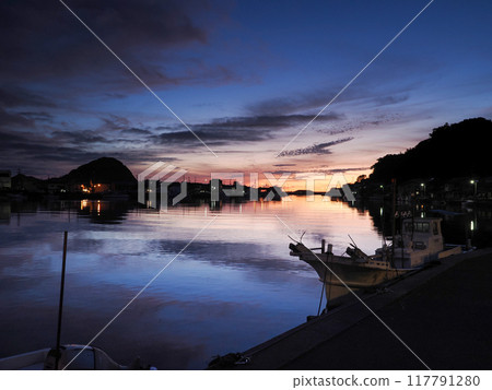 萩市松本川的夜景 117791280